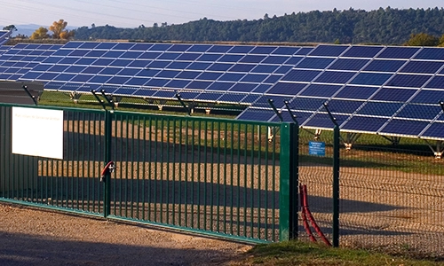Garantindo Produção Confiável e Segurança Operacional para Fazendas Solares